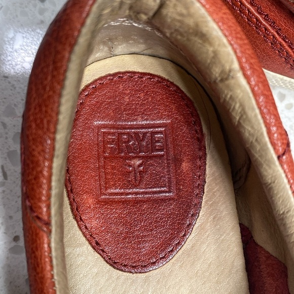 Frye Kira Low top Sneakers Size 8.5 Paprika red leather GUC stylish FLAW - Picture 7 of 9